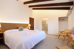 6 bedrooms, in-room safe, iron/ironing board, free WiFi