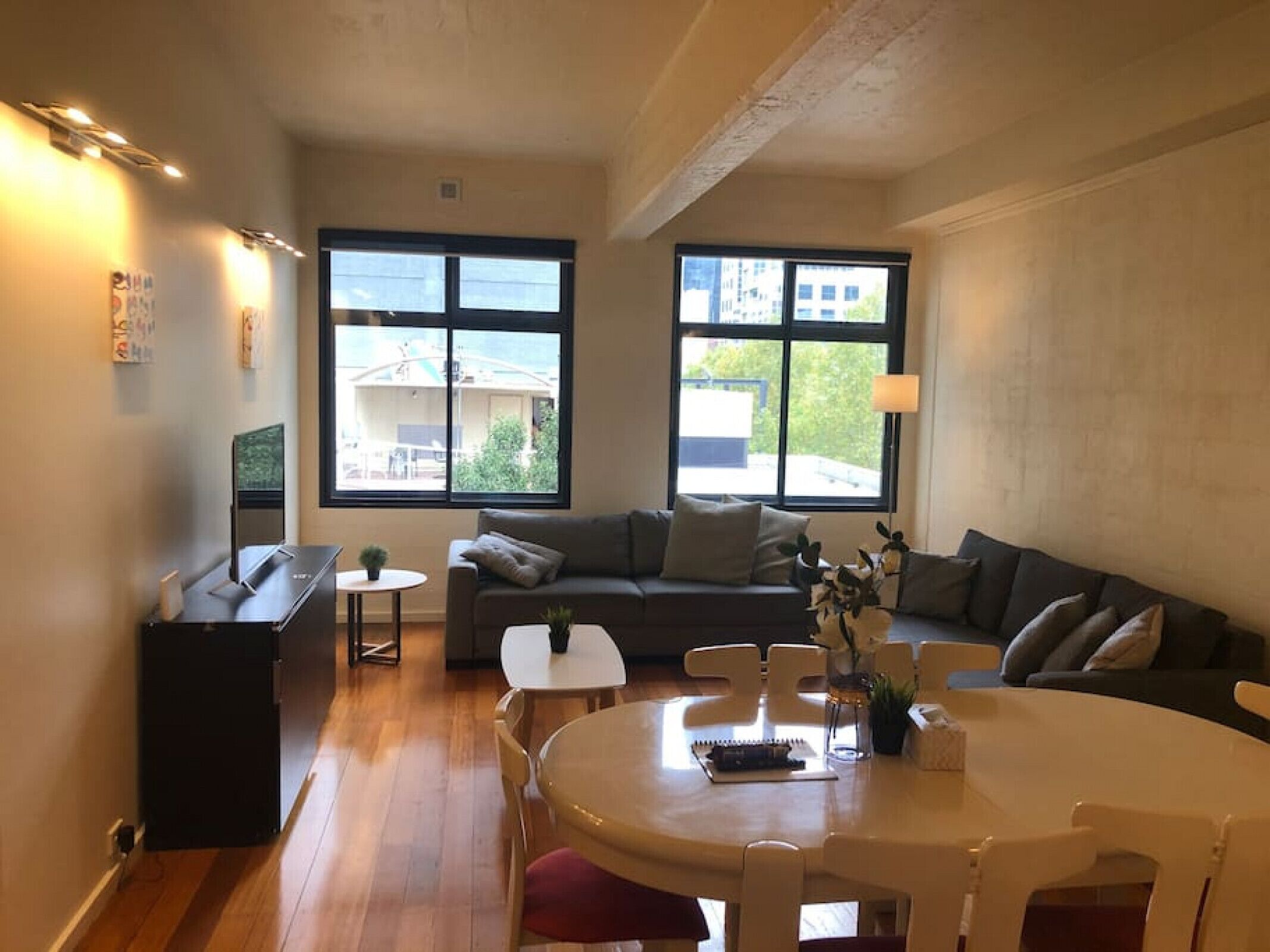 Having an extended stay! or Relocating to Melbourne! don't stay in a shoe box when you can have size!