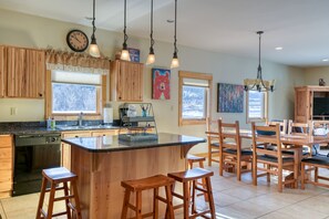 Dining - Dog-Friendly Golf Course Front Home w/Free WiFi, Gas Fireplace, W/D, & Gas Grill (South Fork)