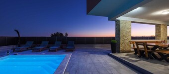 Villa Amfora for 12 guests with sauna, jacuzzi, tennis and heatedpool