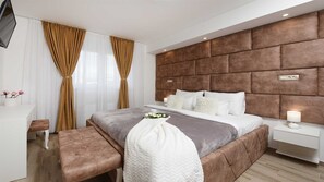 6 bedrooms, iron/ironing board, free WiFi, bed sheets - Villa Amfora for 12 guests with sauna, jacuzzi, tennis and heatedpool (Poljica-Brig)