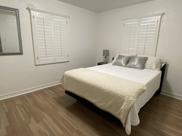 3 chambres, fer et planche à repasser, Wi-Fi, draps fournis