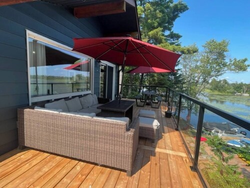 Luxury Waterfront Estate with Heated Pool, Hot Tub and Dock