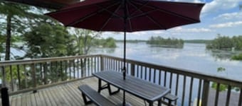 Grand Maison in Bobcaygeon - 5 bedroom 3 bath Luxurious Waterfront Cottage