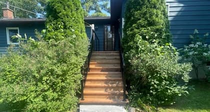 Grand Maison Bobcaygeon Luxury Waterfront Cottage