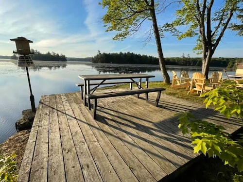 Bobcaygeon Lakefront Cottage | Kayaks & Private Dock