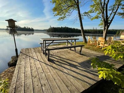 Bobcaygeon Lakefront Cottage | Kayaks & Private Dock