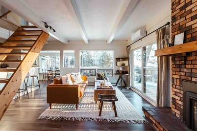 WILD PINES CABIN: A-FRAME WITH LAKE SUPERIOR VIEWS