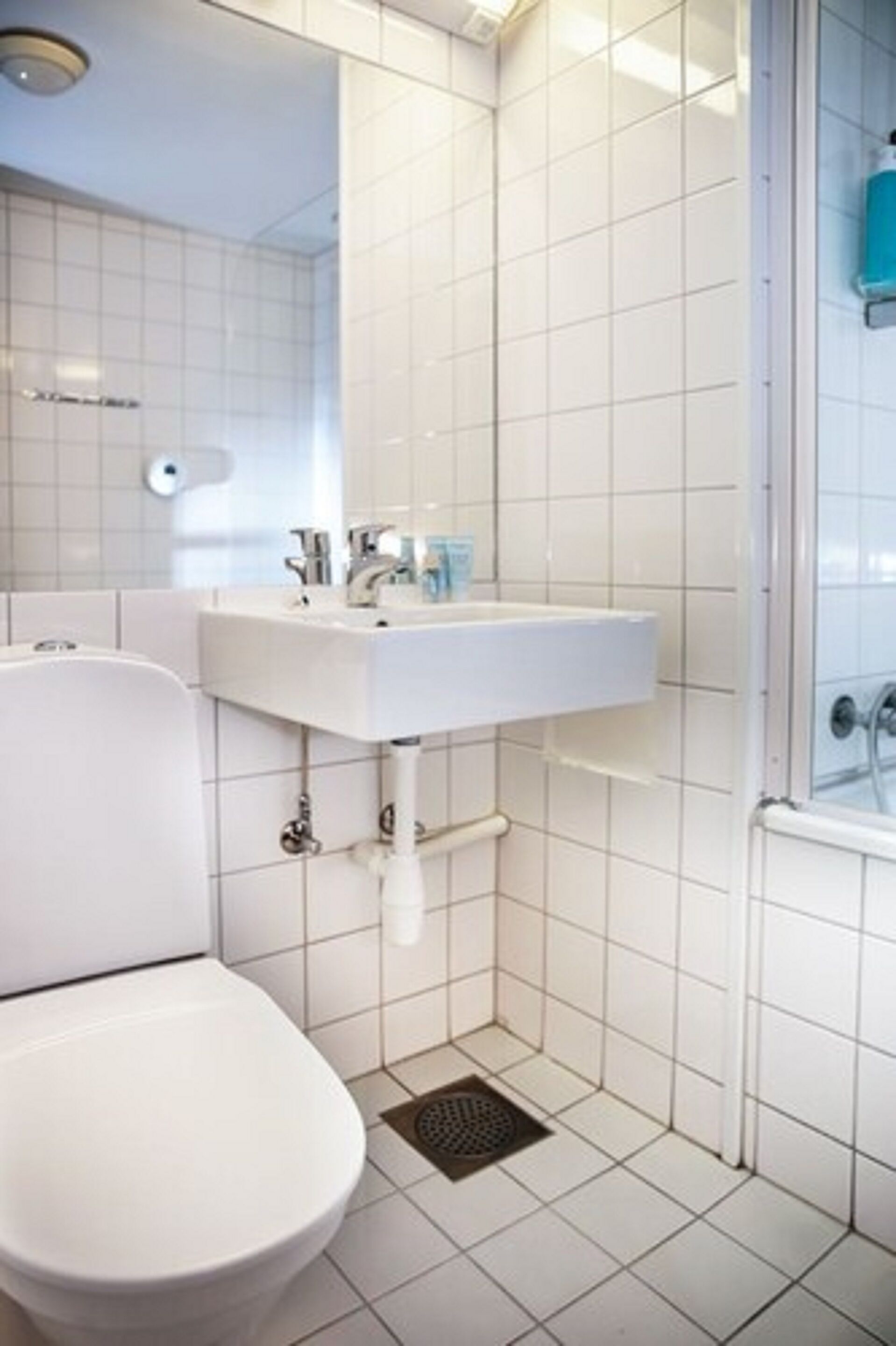 shower, free toiletries, hair dryer, soap