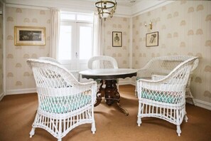 Sala de estar en el lobby