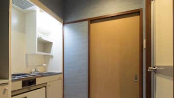 Camera Tradizionale, non fumatori (Japanese, up to 2 guests) | Cucina privata | Frigorifero, piano cottura