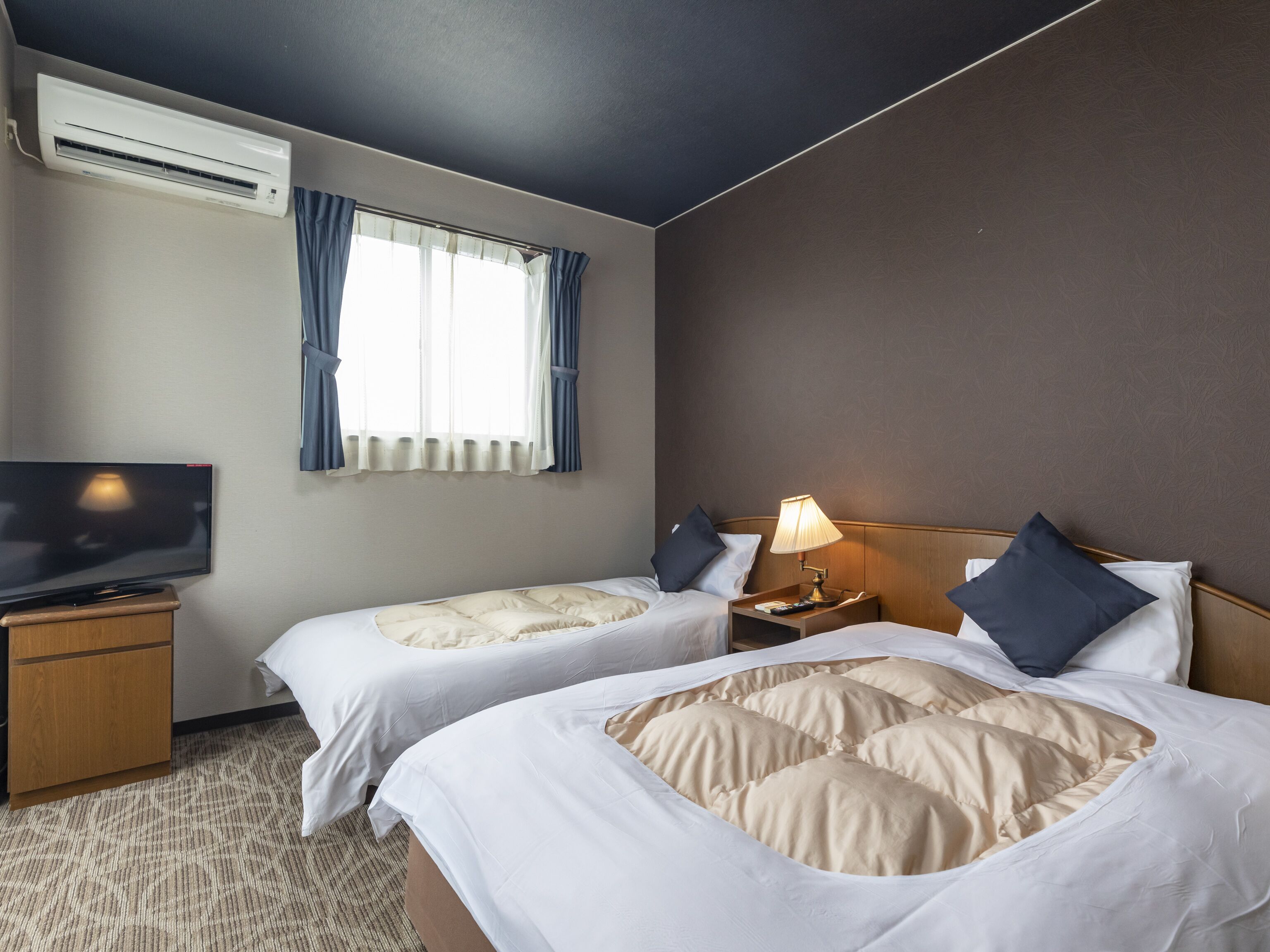 Twin Room, Non Smoking | Premium bedding, in-room safe, desk, free WiFi