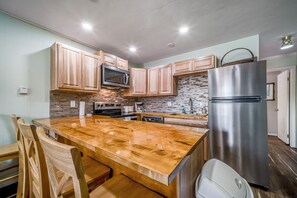 Microwave, oven, stovetop, coffee/tea maker