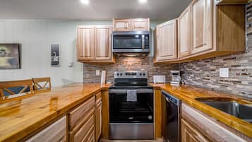 Microwave, oven, stovetop, coffee/tea maker