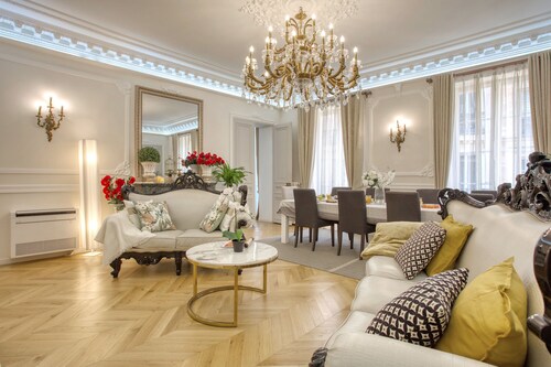 Luxueux 250m²  7CH aux Galeries Lafayette - Rare