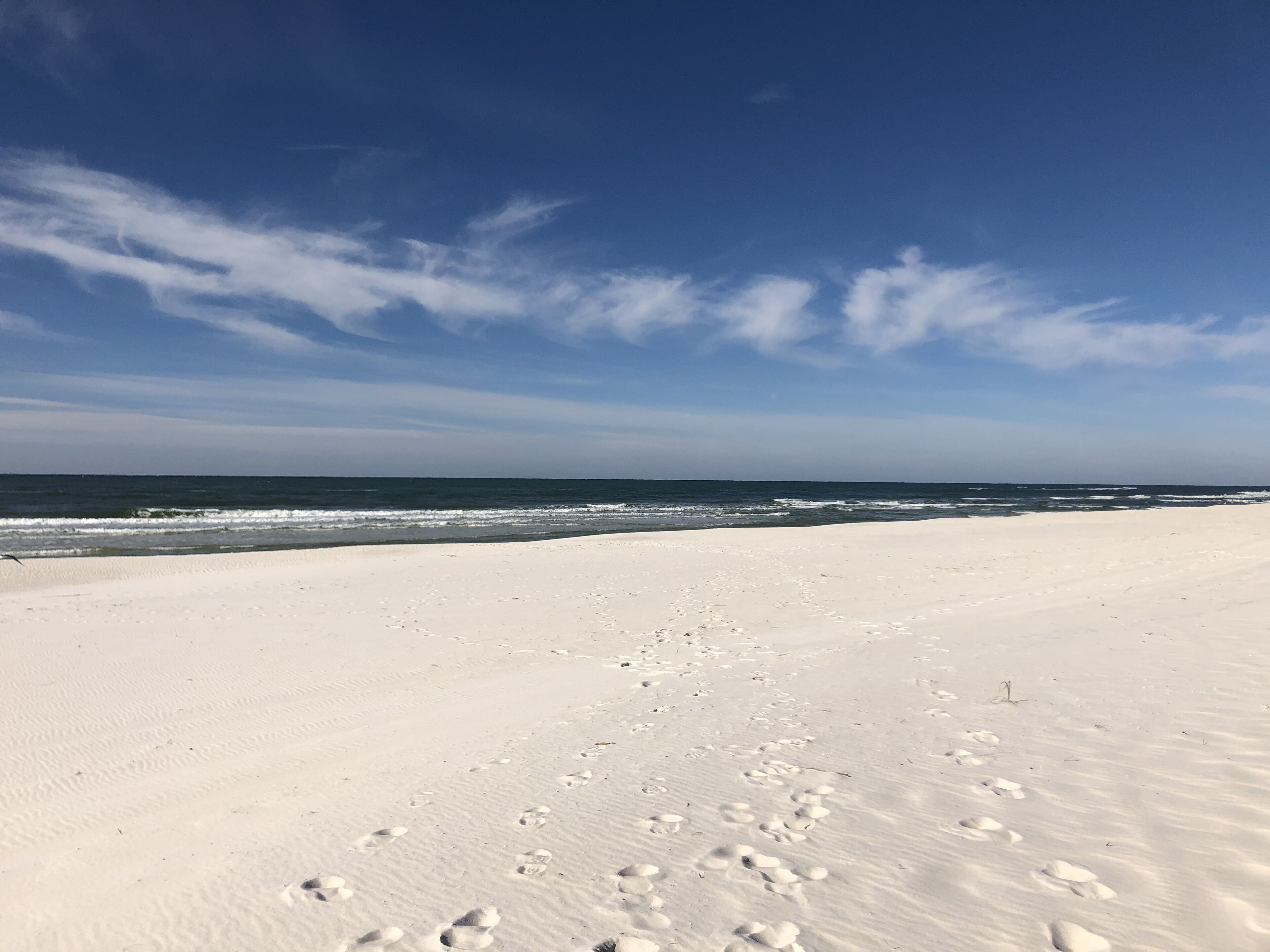 Nær stranden, solsenger og strandhåndklær