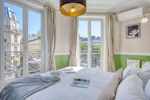 3 bedrooms, desk, iron/ironing board, travel crib - Charming 100m² with 3BR - Romantic City Center (Paris)