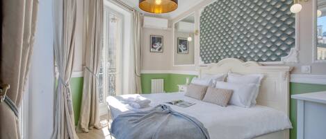 3 bedrooms, desk, iron/ironing board, travel cot