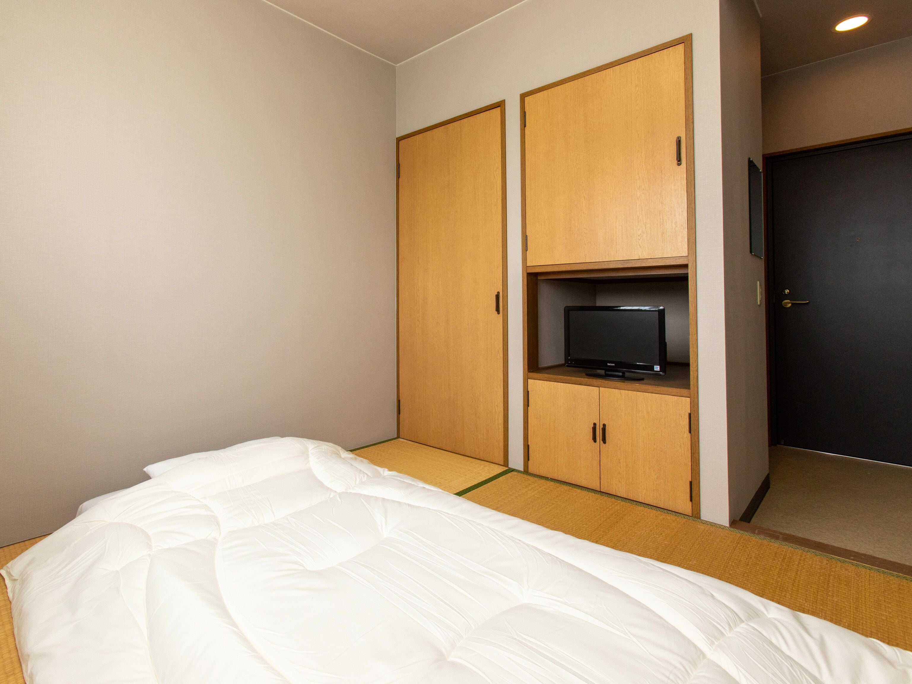 japanese room up to 1 guest, smoking | desk, free wifi, bed sheets