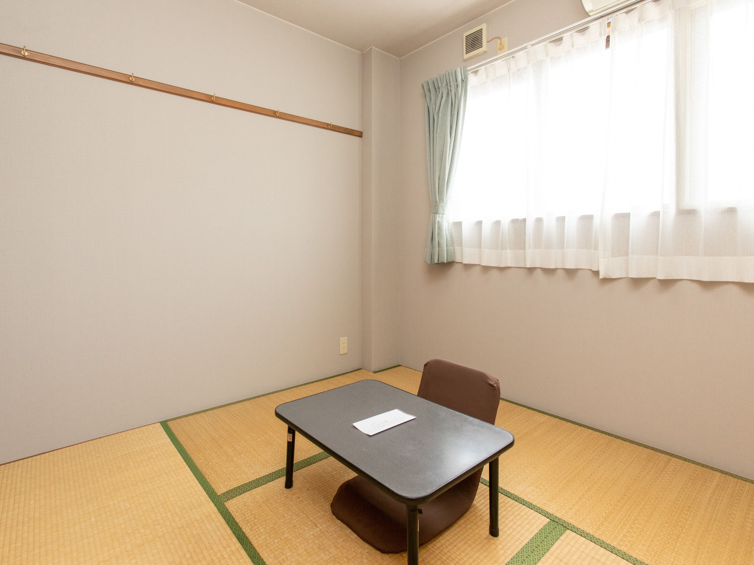 japanese room up to 1 guest, smoking | desk, free wifi, bed sheets