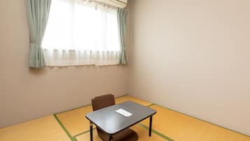 Japanese Room up to 1 guest, Smoking | Desk, free WiFi, bed sheets