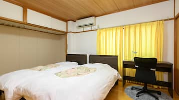 Twin kamer, niet-roken, gemeenschappelijke badkamer (with Shared Bathroom) | Een bureau, gratis wifi