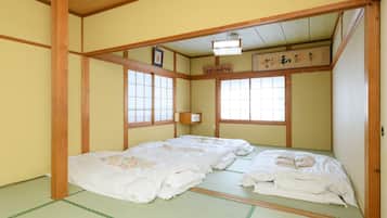 Habitación tradicional, para no fumadores, baño compartido (Japanese,up to 8 with Shared Bathroom) | Escritorio y wifi gratis