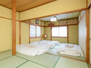 Chambre Tradition, non-fumeurs, salle de bains commune (Japanese,up to 8 with Shared Bathroom) | Bureau, Wi-Fi gratuit