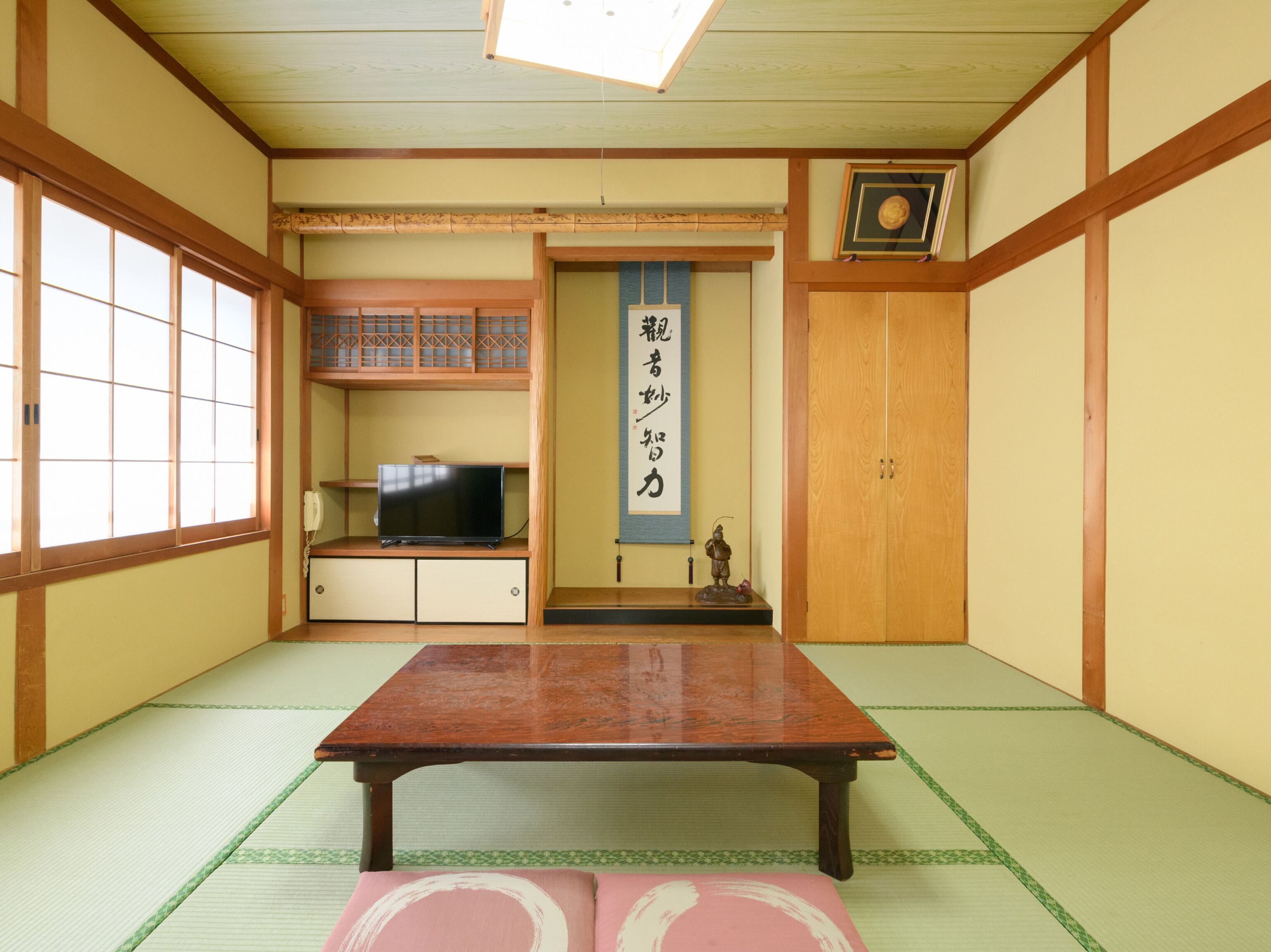 和室 共用バストイレ 4名用 禁煙 | デスク、WiFi (無料)