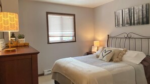 3 bedrooms, desk, iron/ironing board, WiFi
