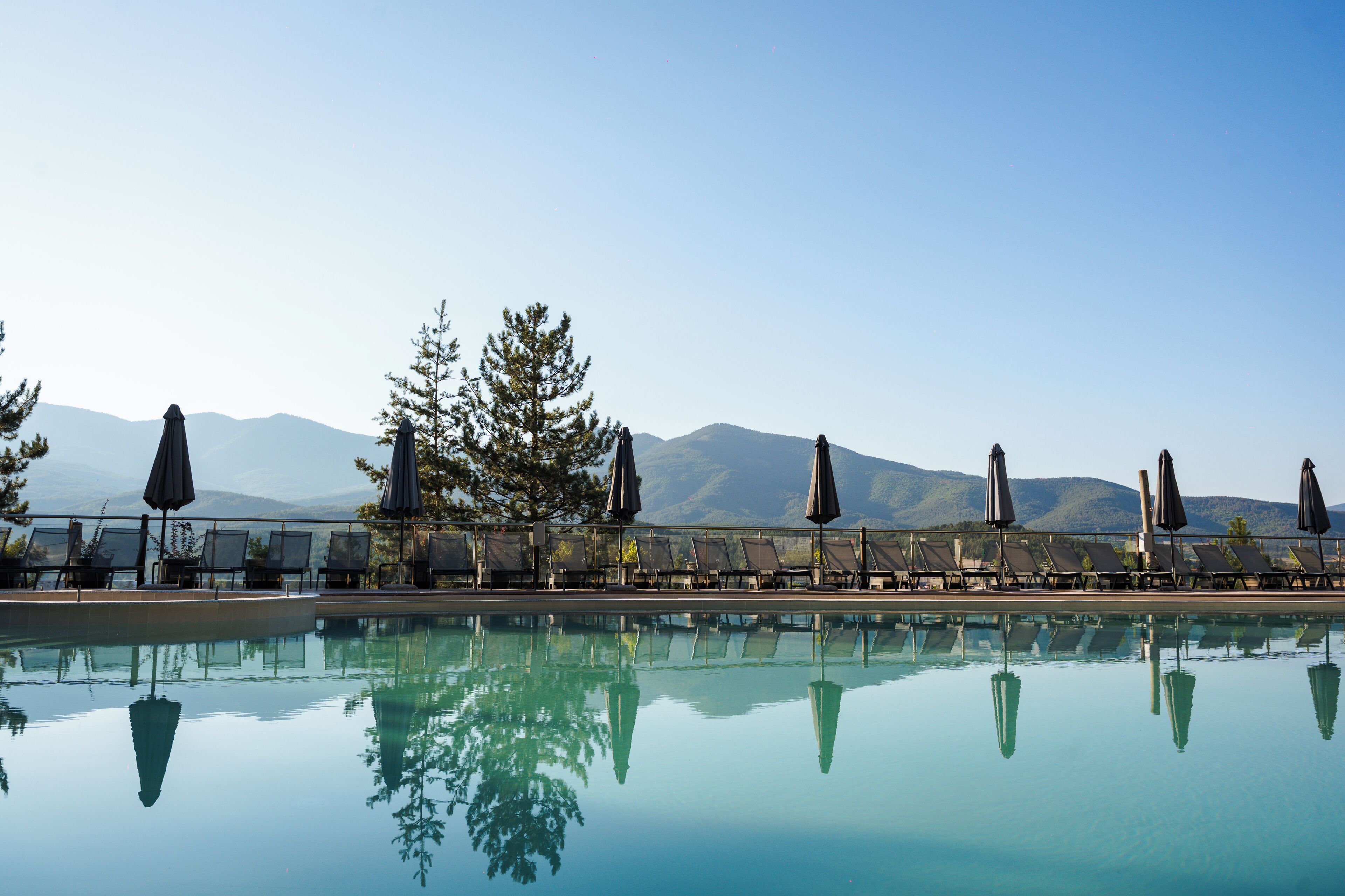3 indendørs pools, sæsonbestemt udendørs pool, parasoller