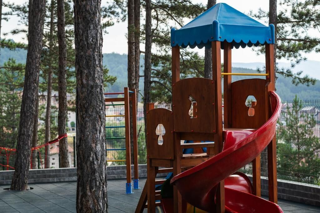 Área de juegos infantiles al aire libre