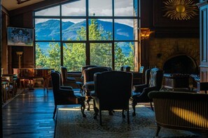 3 bares, bar junto a la piscina