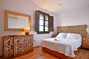 1 bedroom, iron/ironing board, travel crib, WiFi