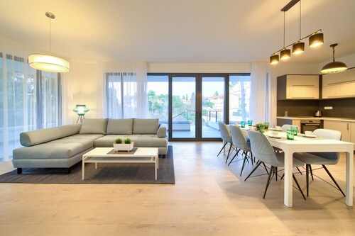 Newly furnished vacation apartment in Malinska with private pool