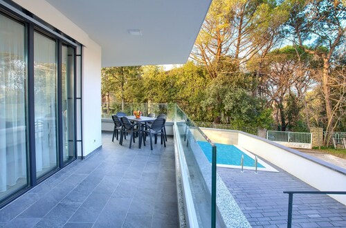 Newly furnished vacation apartment in Malinska with private pool