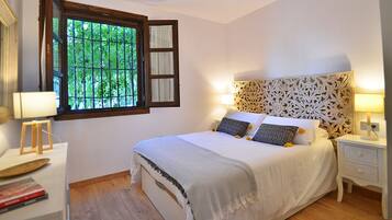 1 bedroom, iron/ironing board, travel cot, free WiFi