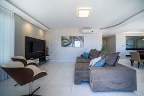 Apartment | Living area | Smart TV - Cobertura Zancanaro 401 - 641 (Bombinhas)