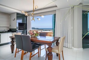 Apartment | Dining