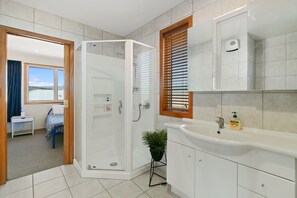 Baignoire, sèche-cheveux