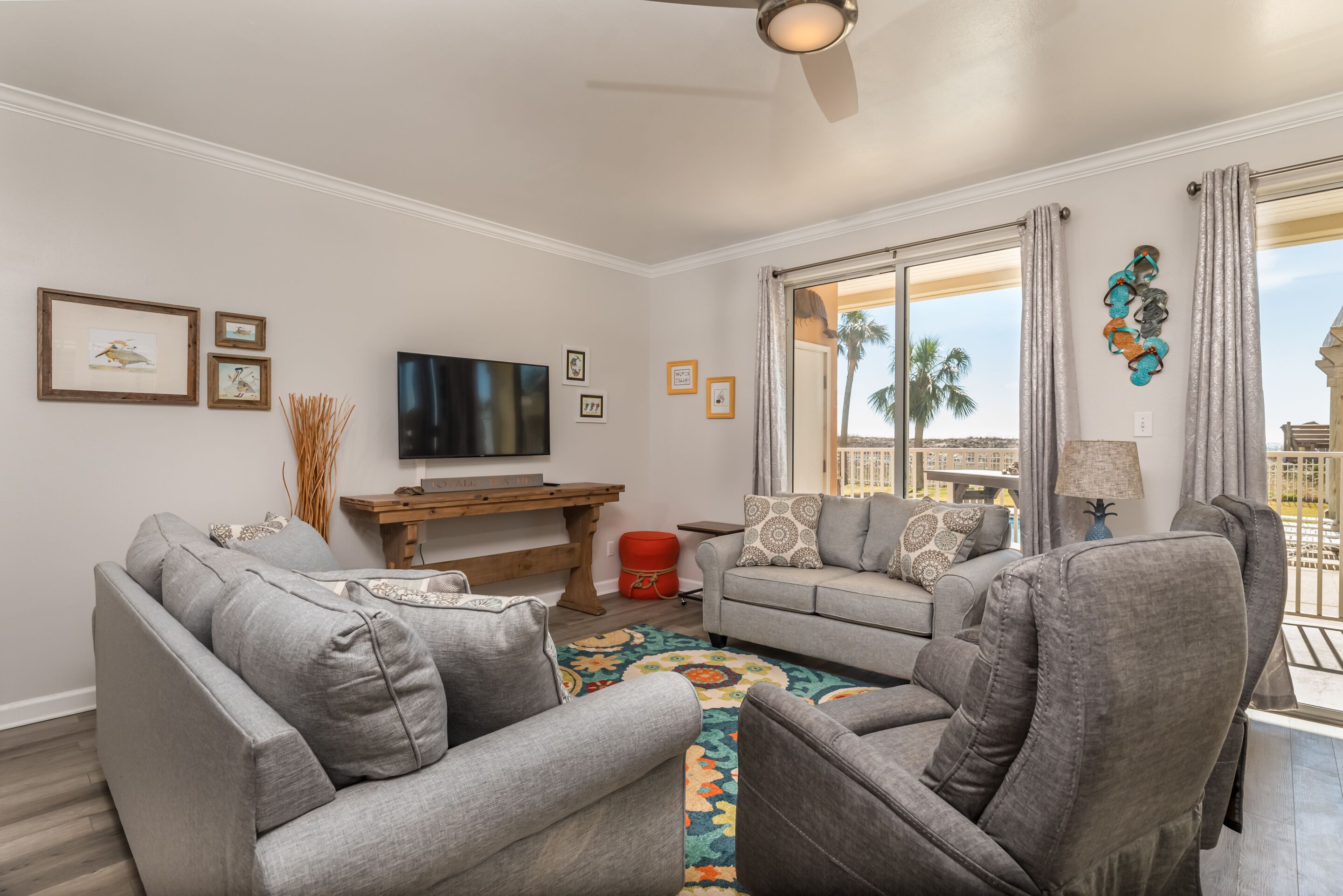 SouthBound - Ground floor with direct beach view!