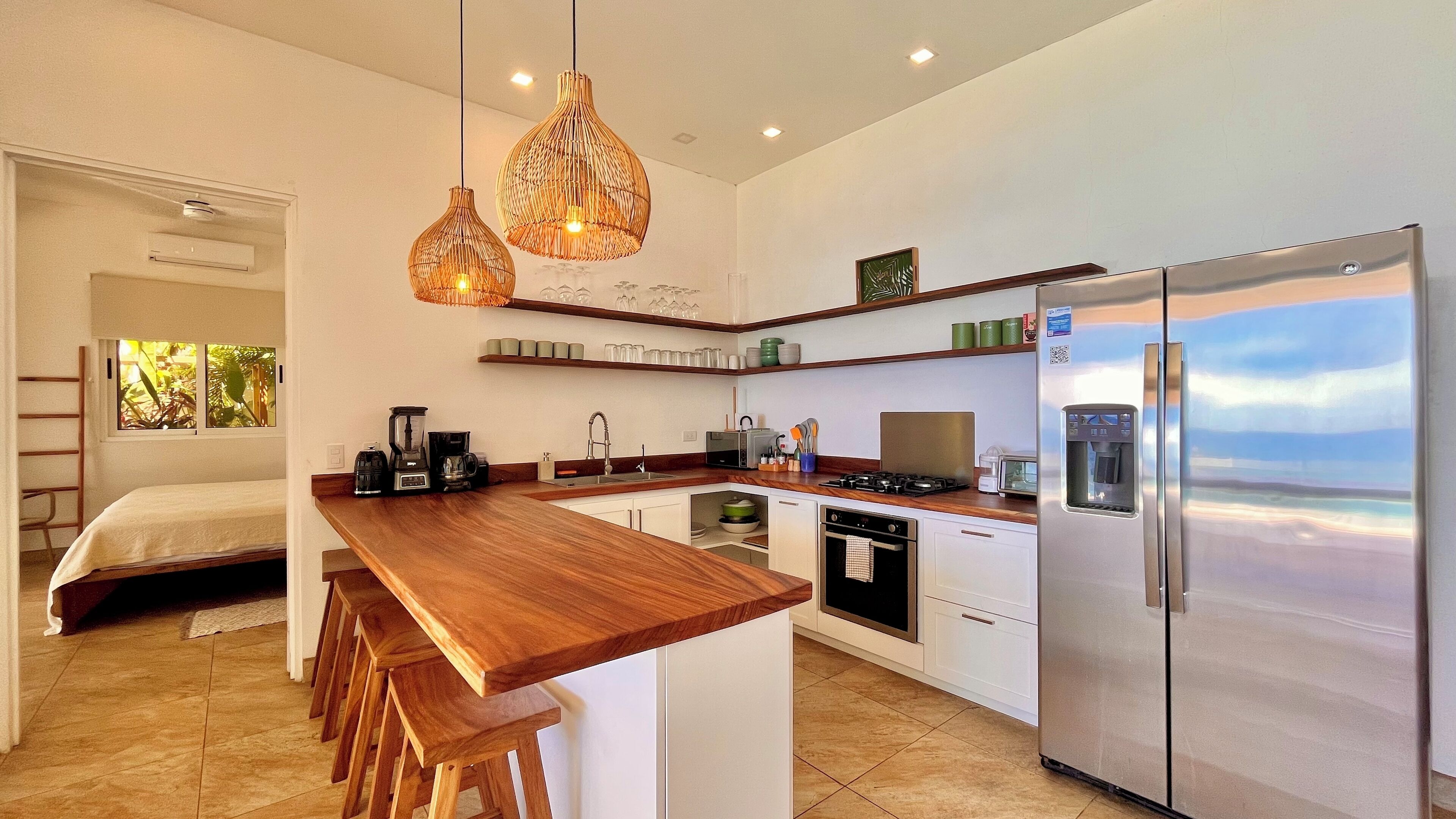 Réfrigérateur, micro-ondes, four, cafetière/bouilloire