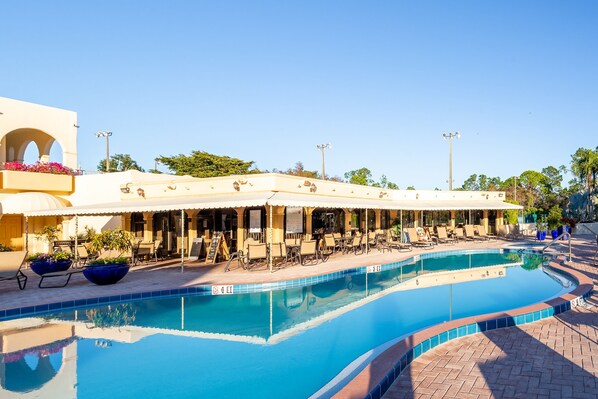 A heated pool - Condo 2 Bedrooms 2 Baths Pool 6min to Beaches Downtown Restaurants Shopping
(Naples)