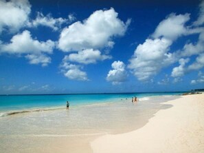 Plage à proximité, chaise longue