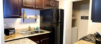 Cozy One Bedroom, Washer Dryer, Central Location,  Fireplace, Monthly Discounts