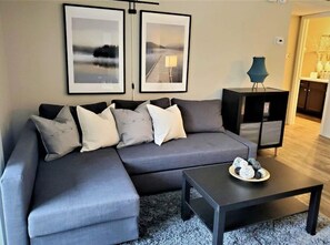 Smart TV, fireplace