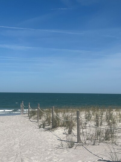 Vilano Beach-Healing Sol-4 Kayaks-Fire Pit-Tandem Bicycle-Steps to Intracoastal!