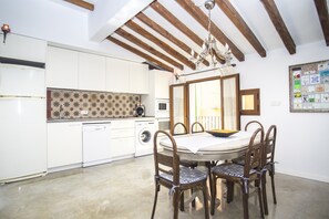 Kühlschrank, Mikrowelle, Ofen, Geschirrspüler