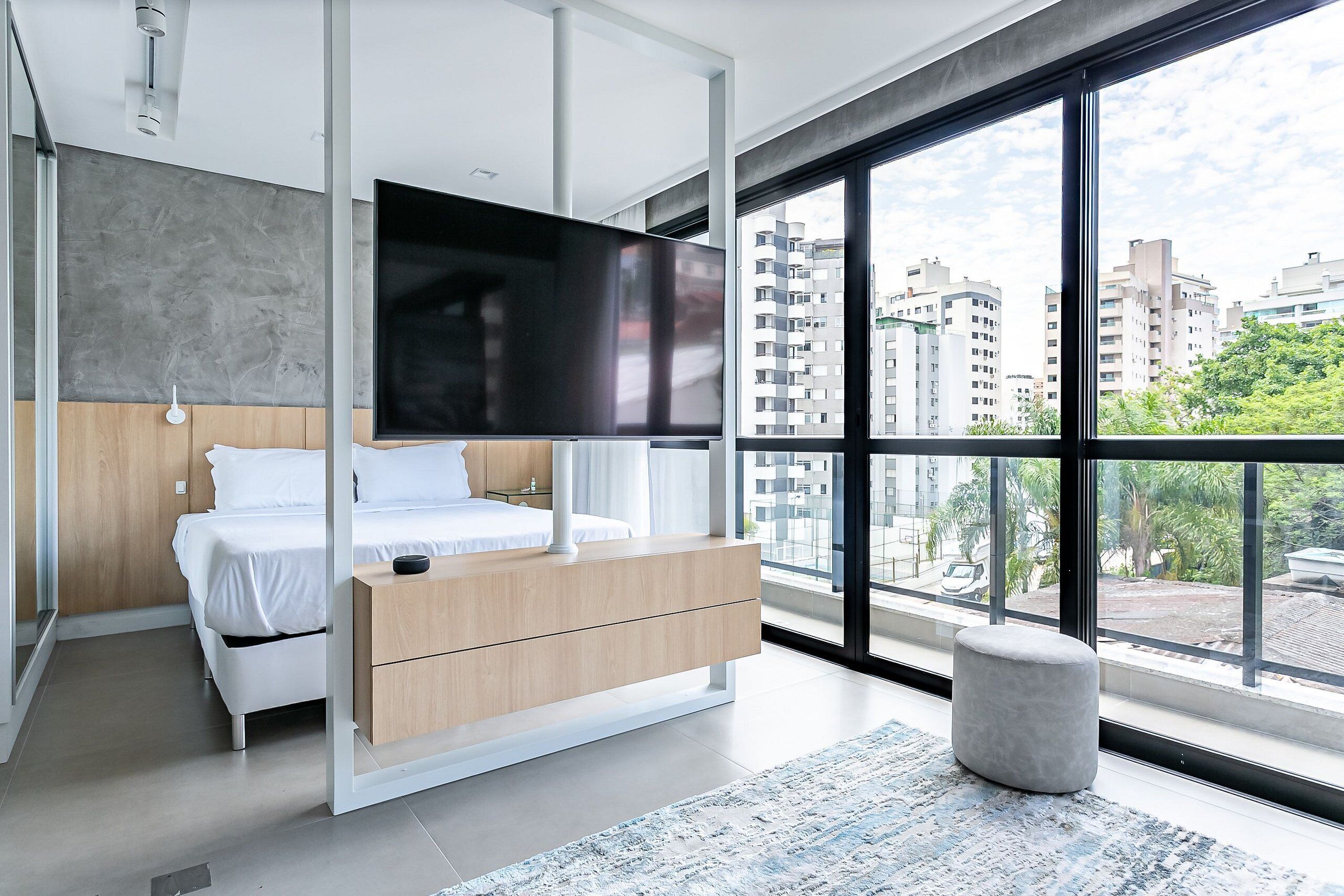 Estudio | Tabla de planchar con plancha, wifi gratis, ropa de cama