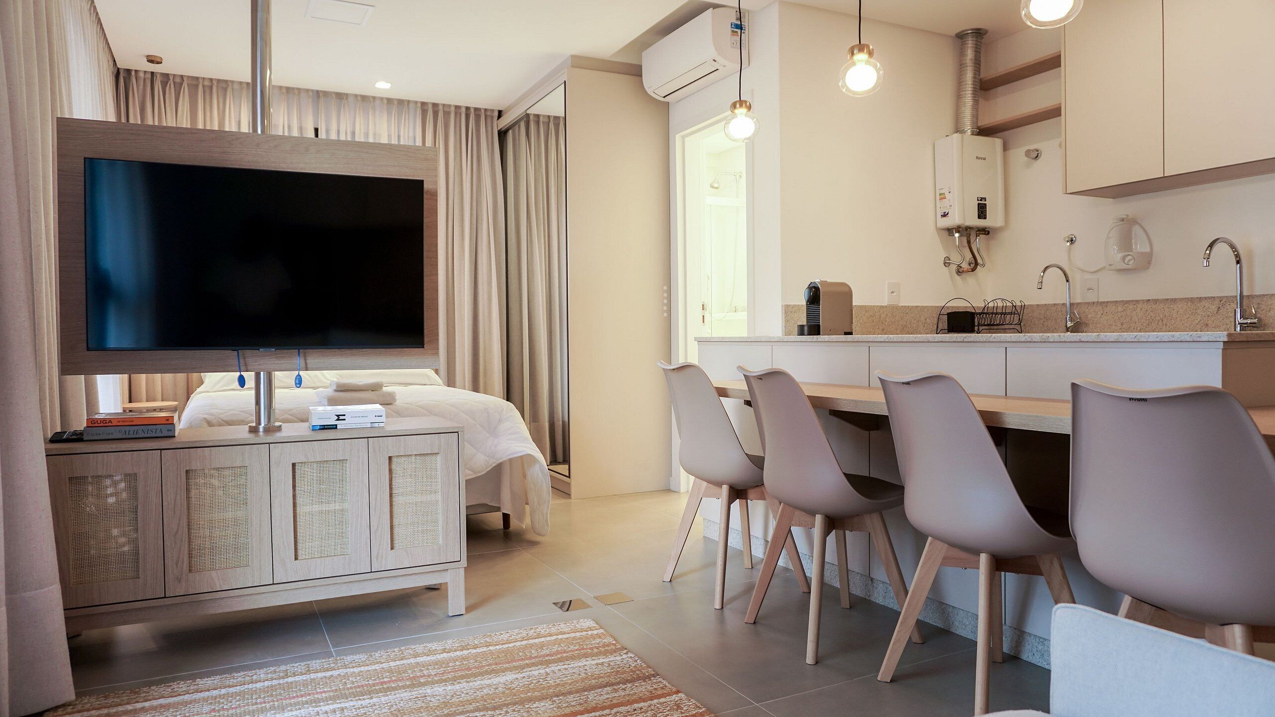 مكواة/لوح كي وواي فاي مجانًا وملاءات أسرّة